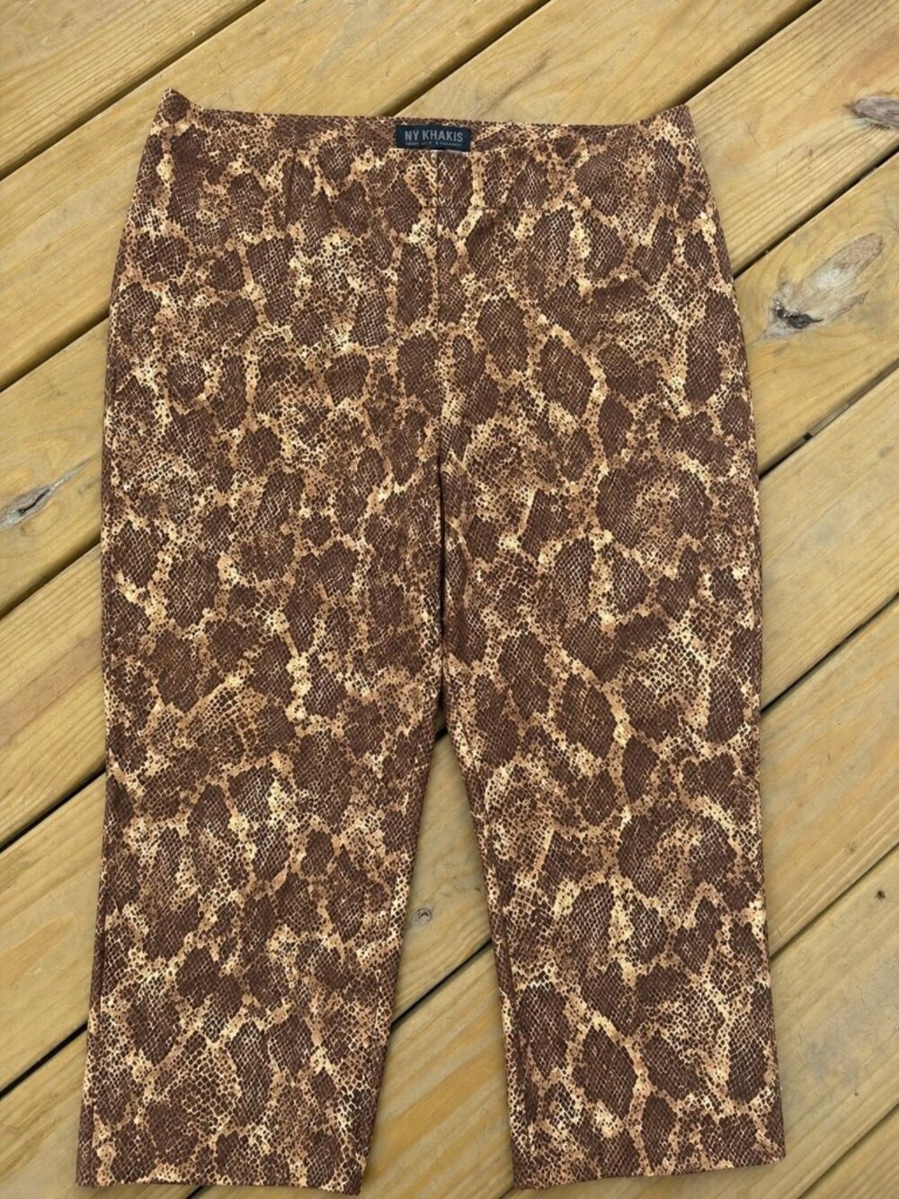 NY Khakis New York & Company Women’s Snakeskin Print Capri Pants Size 16
